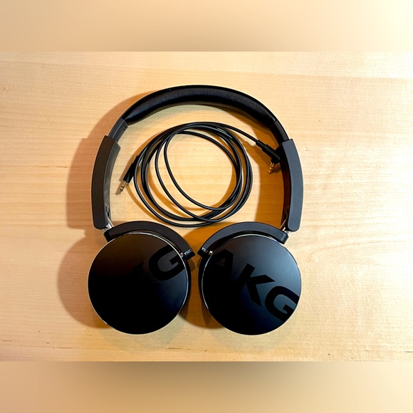 AKG Y50 Headphones - Picture 4 of 4